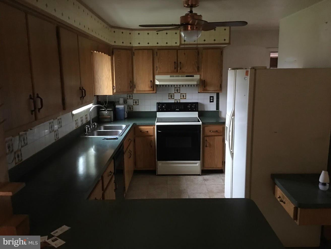 8217 Richardson Road Clinton, MD 20735 - Photo 3 of 14 Kitchen