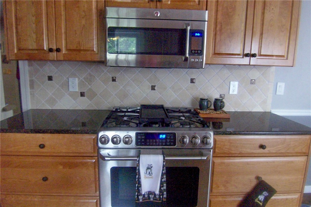50 Greenview Drive Rochester, NY 14620 - Photo 11 of 25 Newly Renovated Kitchen