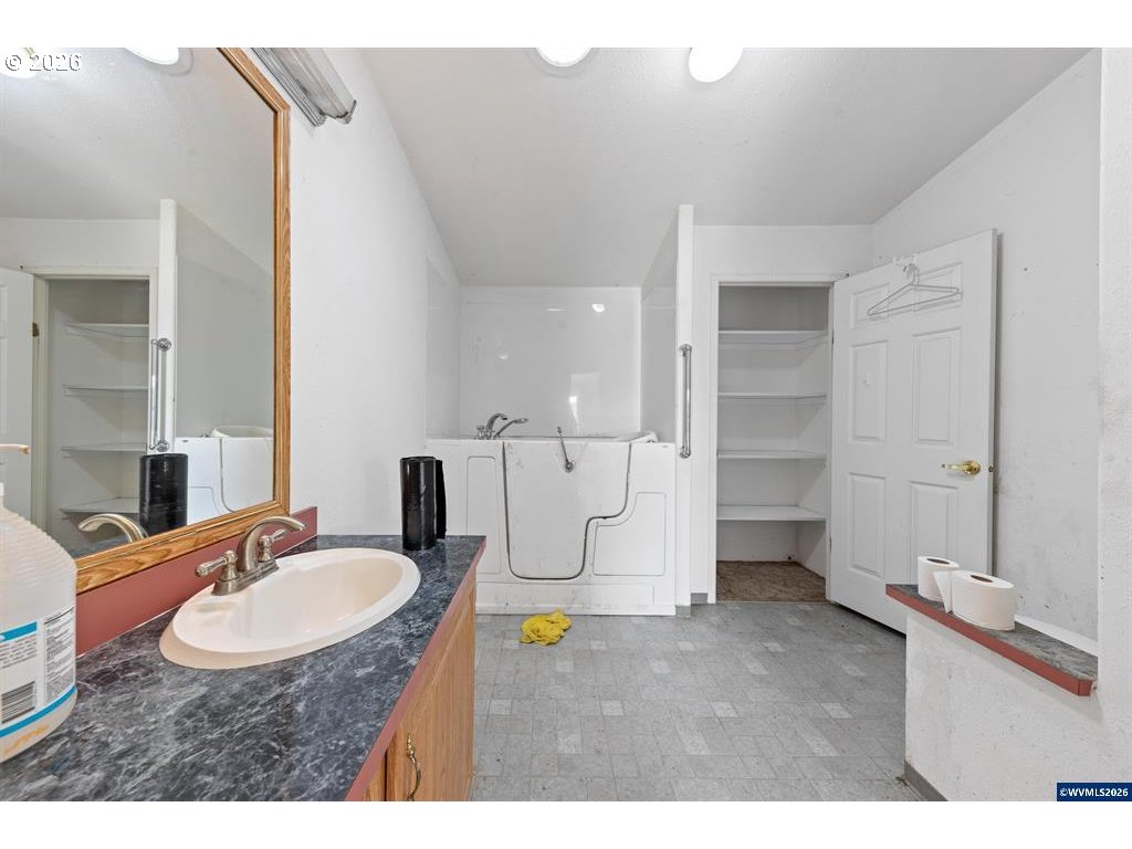 4065 Perrydale Road Dallas, OR 97338 - Photo 12 of 16 Gallery Image 12