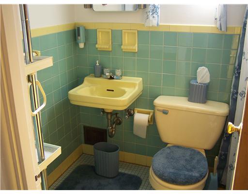 1426 Rutherford Avenue Beechview, PA 15216 - Photo 9 of 18 Full Bath. THIS FULL BATH LOCATED ON 2ND FLOOR