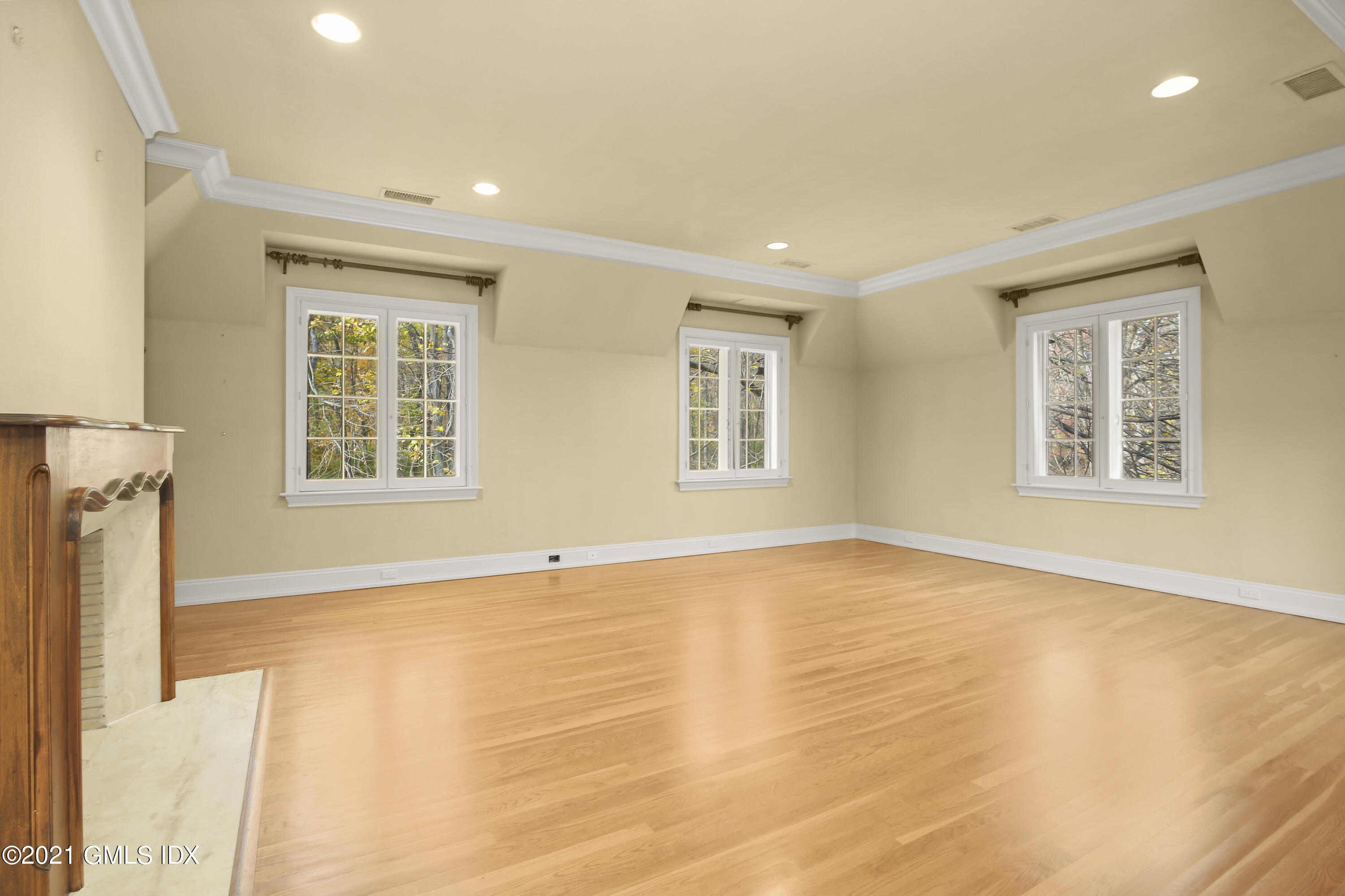 18 Lower Cross Road Greenwich, CT 06831 - Photo 30 of 40 a view of an empty room with a window