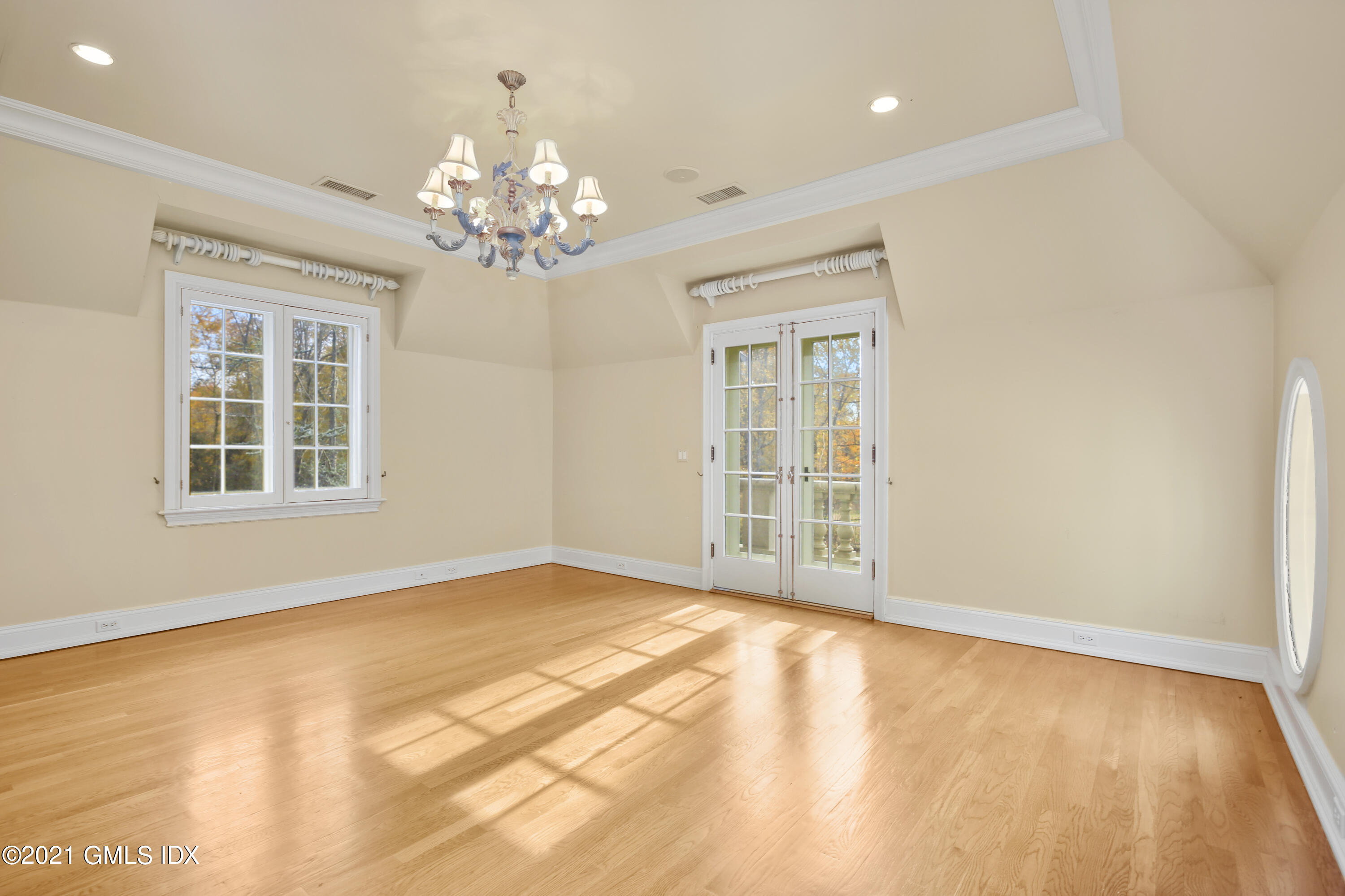 18 Lower Cross Road Greenwich, CT 06831 - Photo 31 of 40 a view of an empty room with a window
