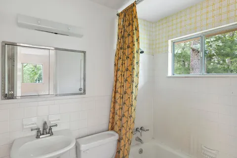 $1,400,000 | 11 Patriots Lane, East Hampton, NY 11937