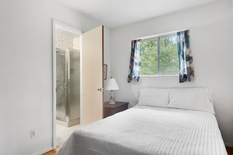 $1,400,000 | 11 Patriots Lane, East Hampton, NY 11937