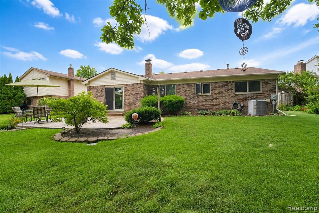41768 Hanford Road Canton, MI 48187 - Photo 2 of 28