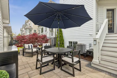 $750,000 | 30 North Dryden Place, Arlington Heights, IL 60004