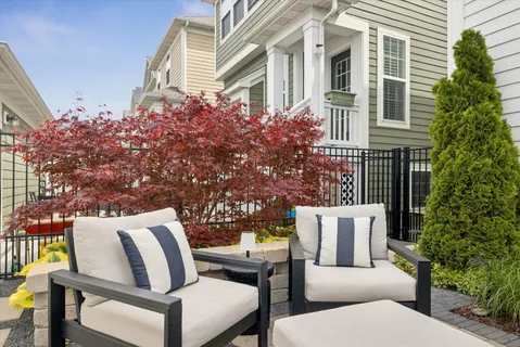 $750,000 | 30 North Dryden Place, Arlington Heights, IL 60004