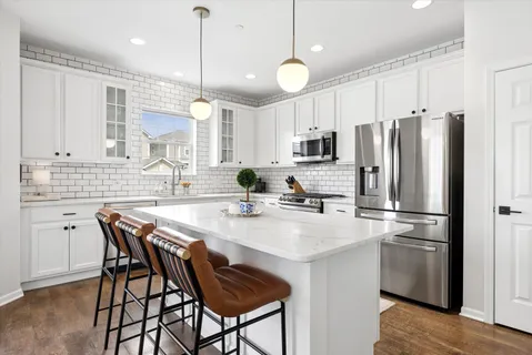 $750,000 | 30 North Dryden Place, Arlington Heights, IL 60004