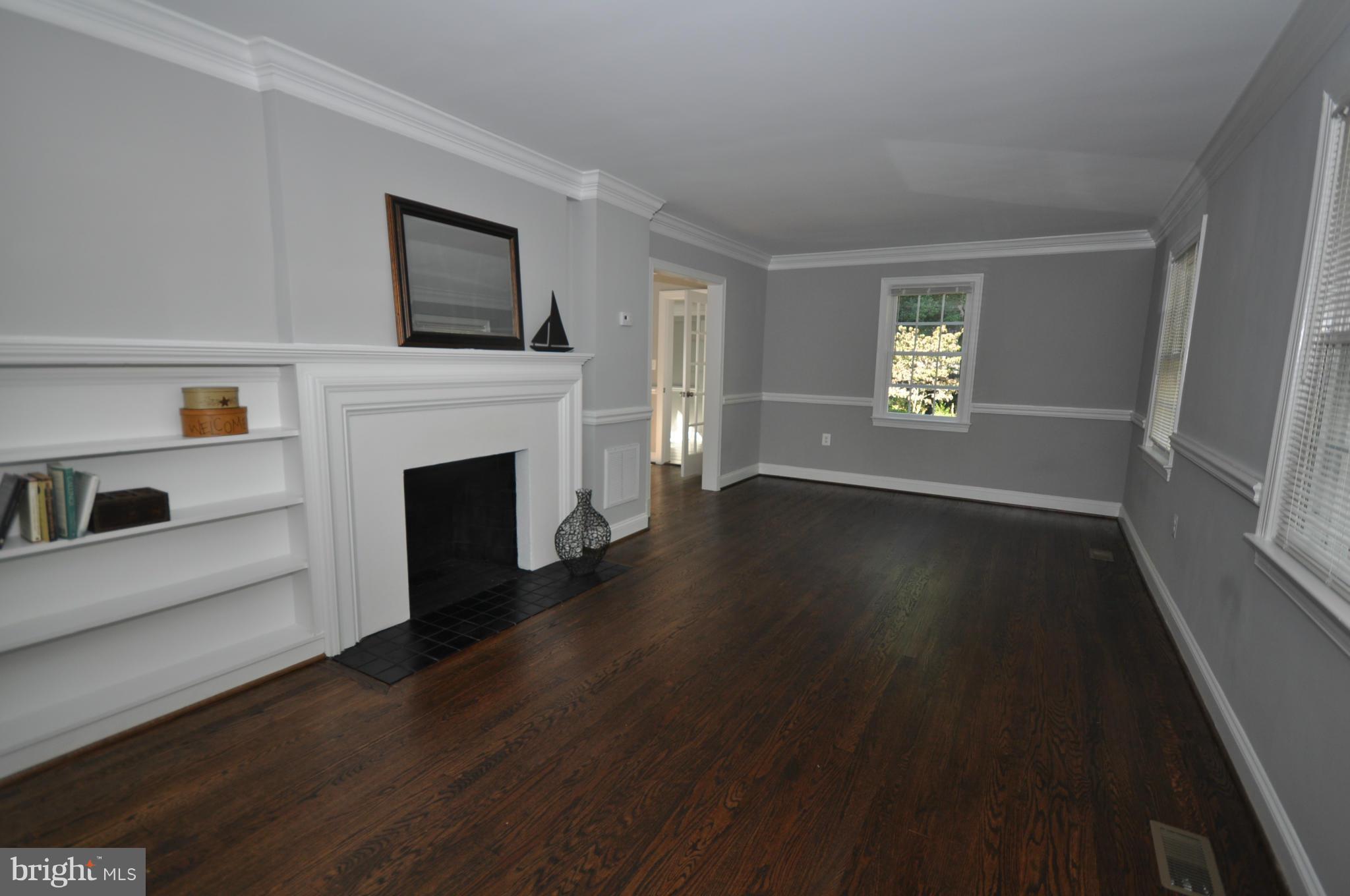 6005 Telegraph Road Alexandria, VA 22310 - Photo 7 of 22 Living Room