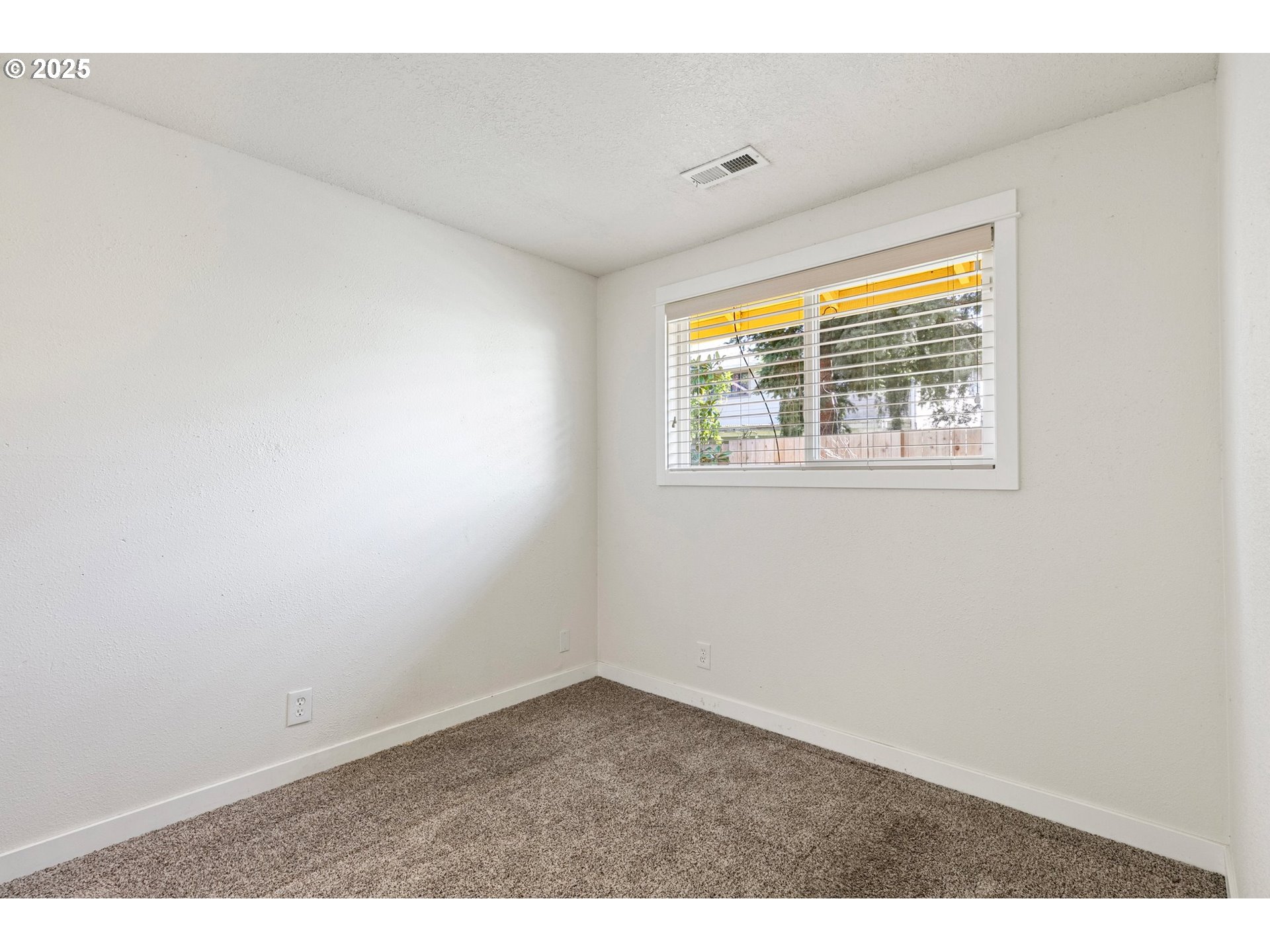 1170 Cal Young Road Eugene, OR 97401 - Photo 32 of 40 an empty room with a window