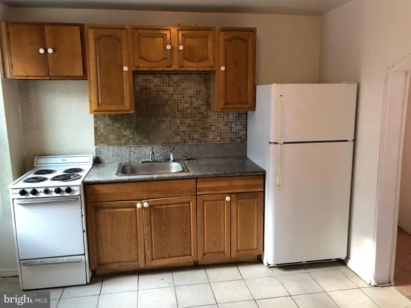 $995 | 648 East Wensley Street, Philadelphia, PA 19134