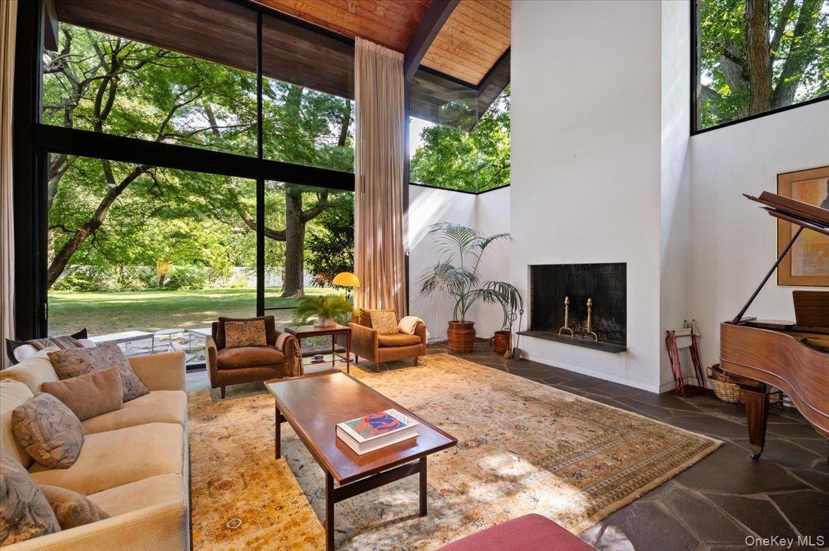 347 Duck Pond Road Locust Valley, NY 11560 - Photo 8 of 49 Gallery Image 8