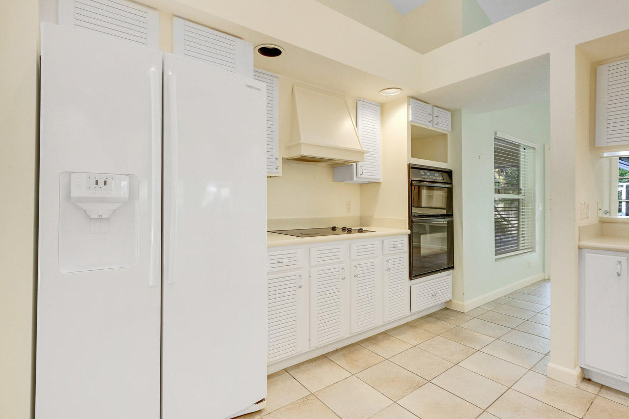 12345 Ridge Road North Palm Beach, FL 33408 - Photo 9 of 25 Kitchen