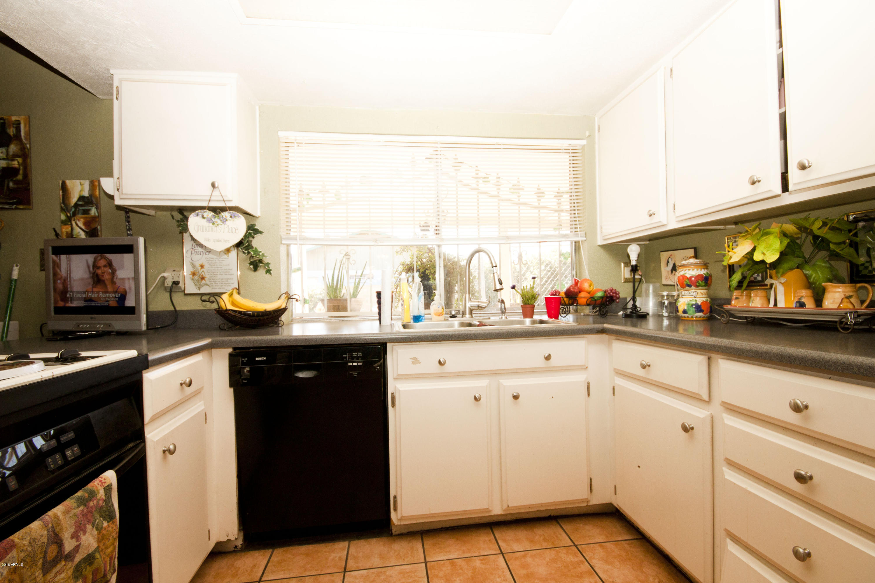4643 West Mountain View Road Glendale, AZ 85302 - Photo 12 of 26 Kitchen 3