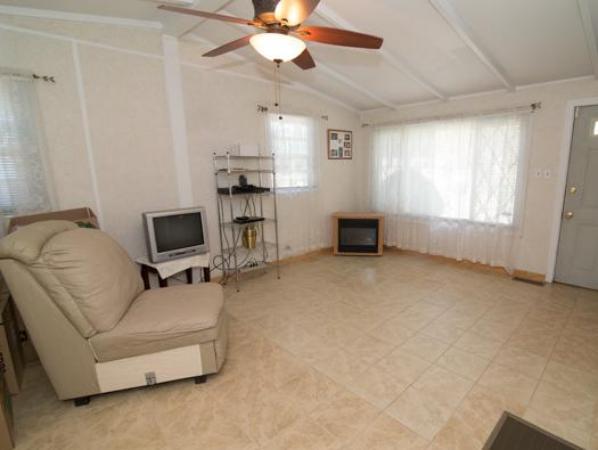 42 Lehigh Street Springfield, MA 01104 - Photo 3 of 19 Gallery Image 3