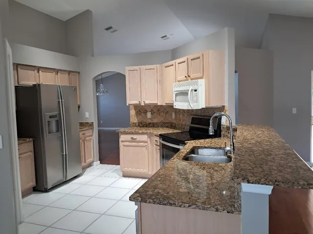 $2,800 | 242 Southwest Amesbury Avenue, Port St. Lucie, FL 34953