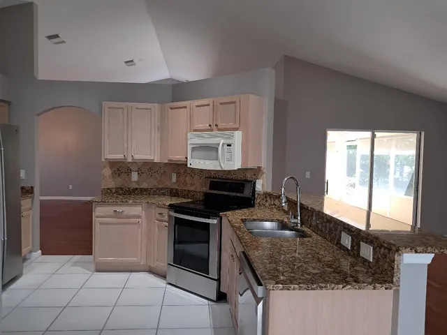 $2,800 | 242 Southwest Amesbury Avenue, Port St. Lucie, FL 34953