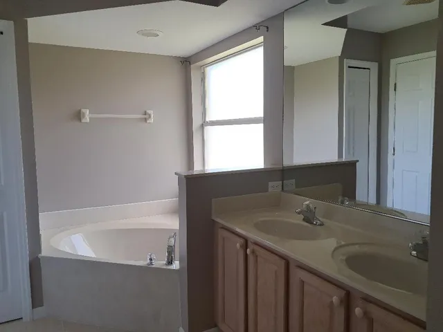 $2,800 | 242 Southwest Amesbury Avenue, Port St. Lucie, FL 34953