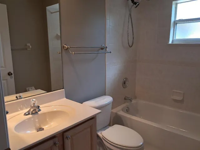 $2,800 | 242 Southwest Amesbury Avenue, Port St. Lucie, FL 34953