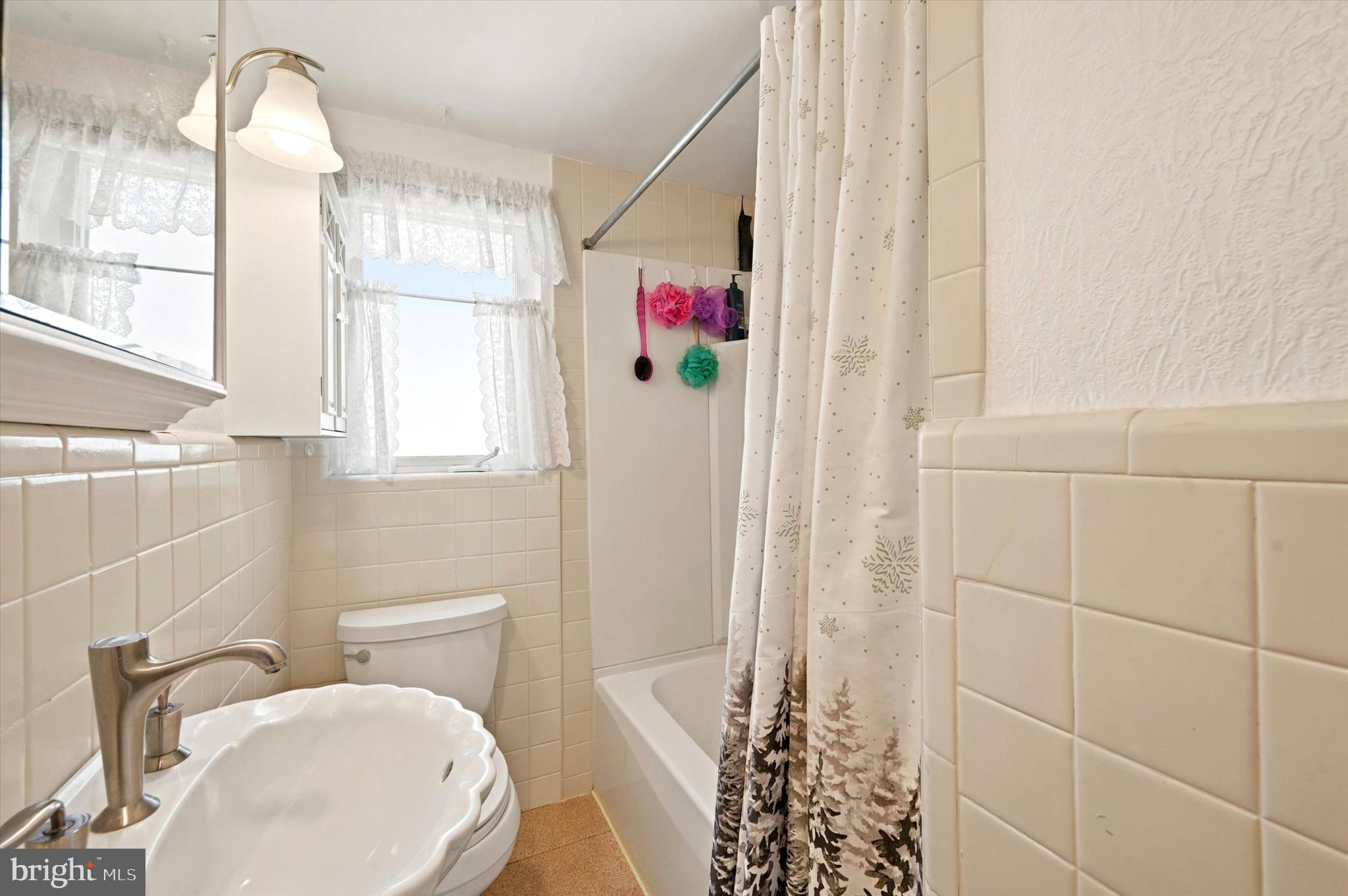 509 Springfield Avenue Folsom, PA 19033 - Photo 18 of 24