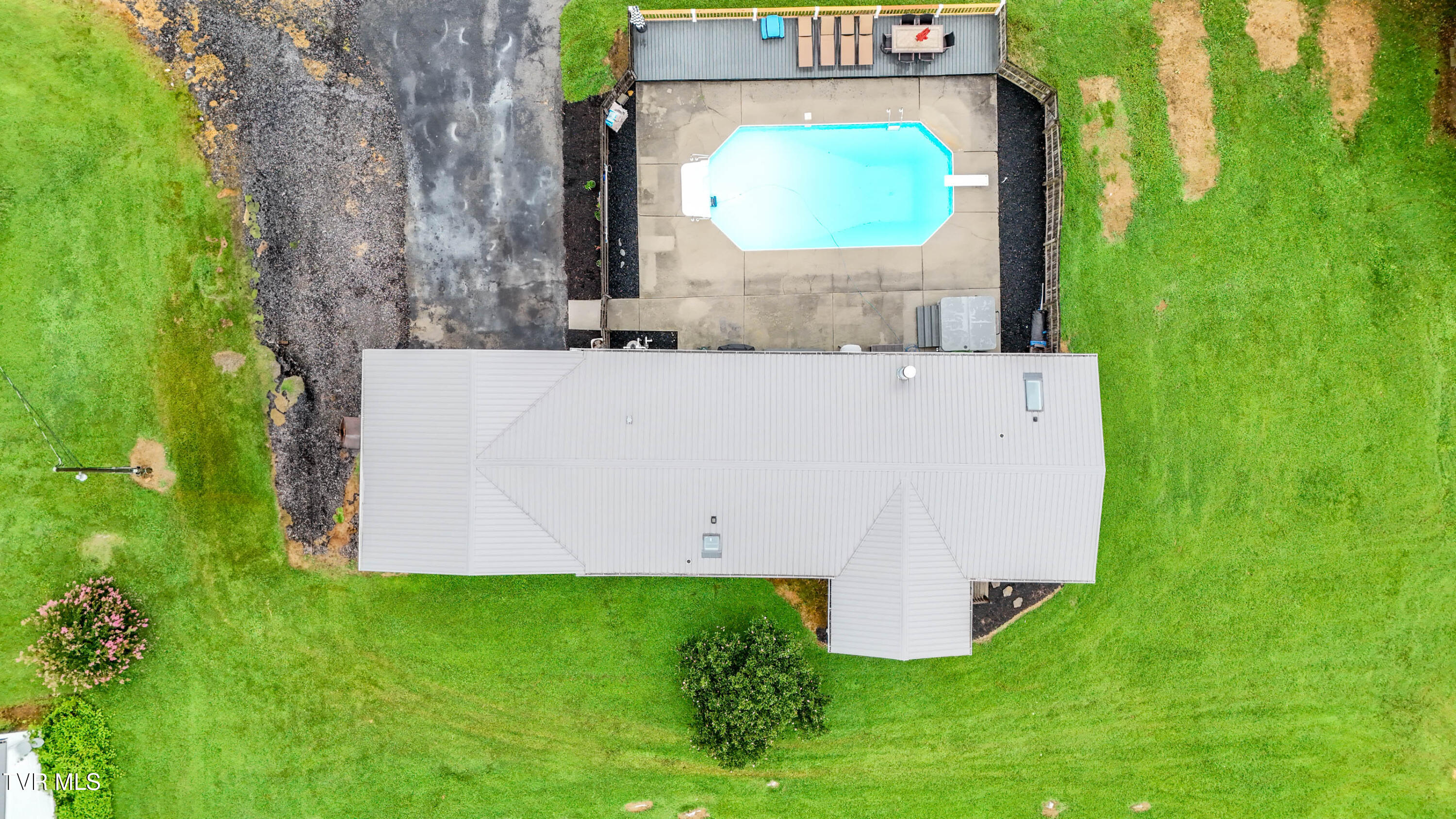 18478 County Park Road Abingdon, VA 24211 - Photo 5 of 29 18478 County Park Rd Drone KITE