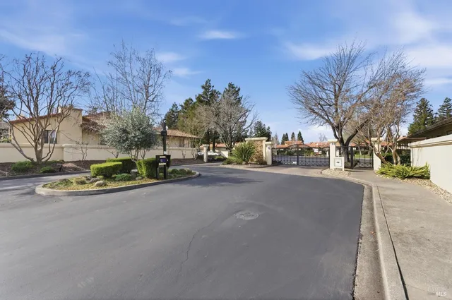 $799,000 | 77 Fountain Grove Circle, Napa, CA 94558