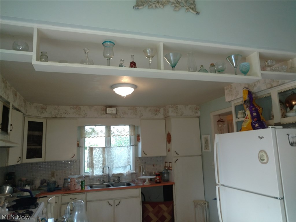 296 Hilliard Road Elyria, OH 44035 - Photo 4 of 14 Gallery Image 4