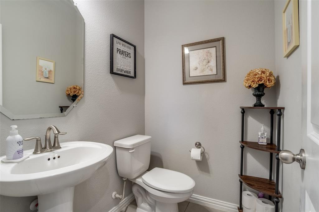 3410 Challis Trail McKinney, TX 75070 - Photo 18 of 31 a bathroom with a toilet sink and mirror