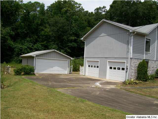 1135 Henry Drive Alabaster, AL 35007 - Photo 2 of 31