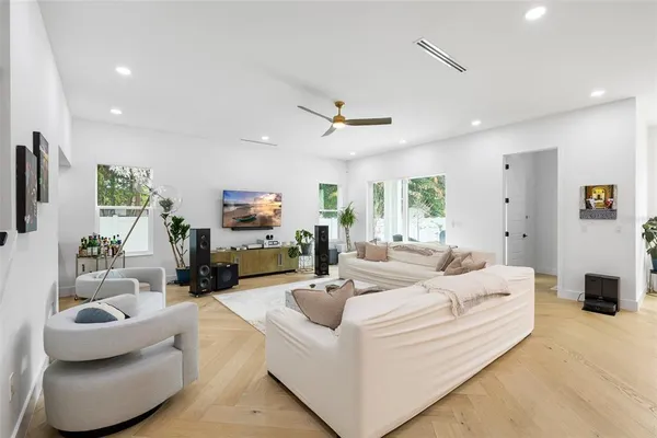 $9,000 | 910 West W Street, Tampa, FL 33602