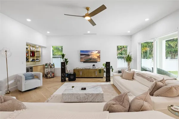 $9,000 | 910 West W Street, Tampa, FL 33602