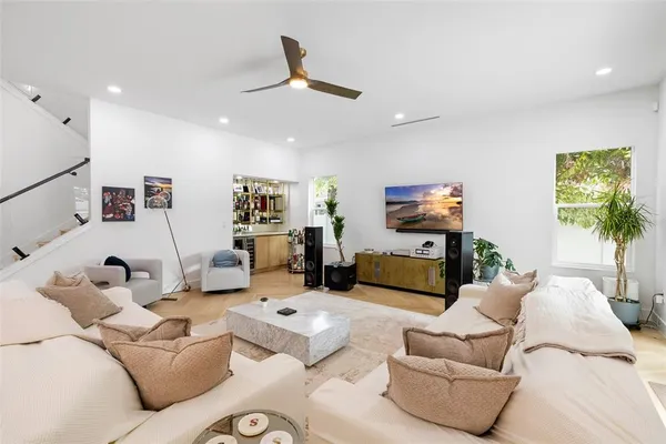 $9,000 | 910 West W Street, Tampa, FL 33602