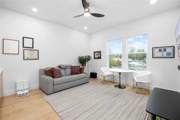 $9,000 | 910 West W Street, Tampa, FL 33602