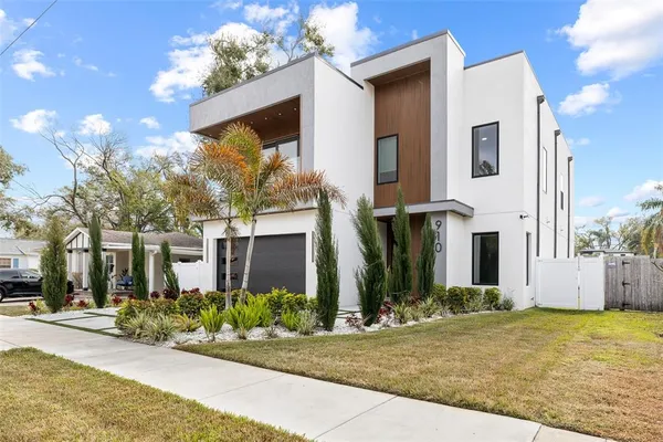 $9,000 | 910 West W Street, Tampa, FL 33602