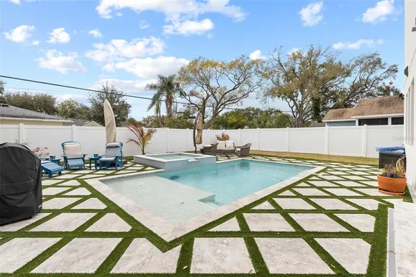 $9,000 | 910 West W Street, Tampa, FL 33602