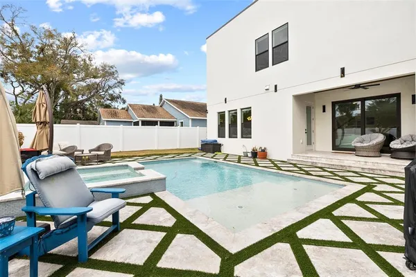 $9,000 | 910 West W Street, Tampa, FL 33602