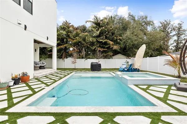 $9,000 | 910 West W Street, Tampa, FL 33602