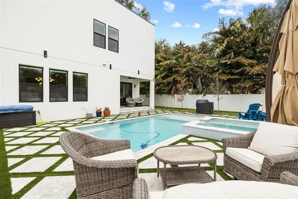 $9,000 | 910 West W Street, Tampa, FL 33602
