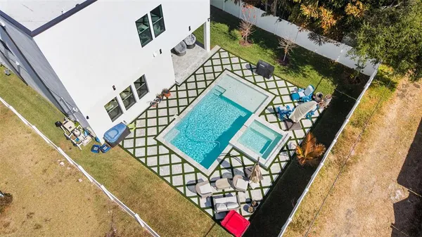 $9,000 | 910 West W Street, Tampa, FL 33602