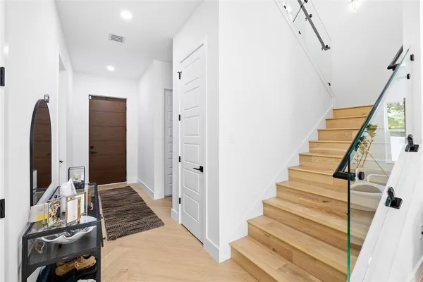 $9,000 | 910 West W Street, Tampa, FL 33602