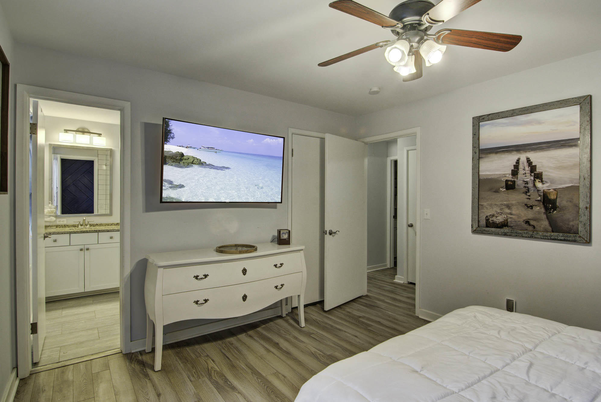 824 Harbor View Road Charleston, SC 29412 - Photo 16 of 28 Owners Suite
