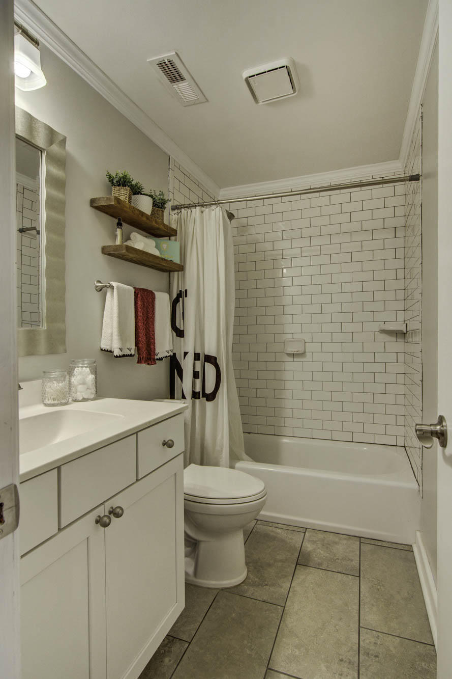 824 Harbor View Road Charleston, SC 29412 - Photo 20 of 28 Hall Bathroom