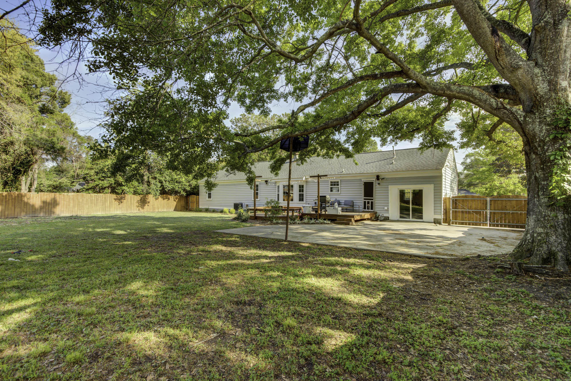 824 Harbor View Road Charleston, SC 29412 - Photo 23 of 28 Backyard