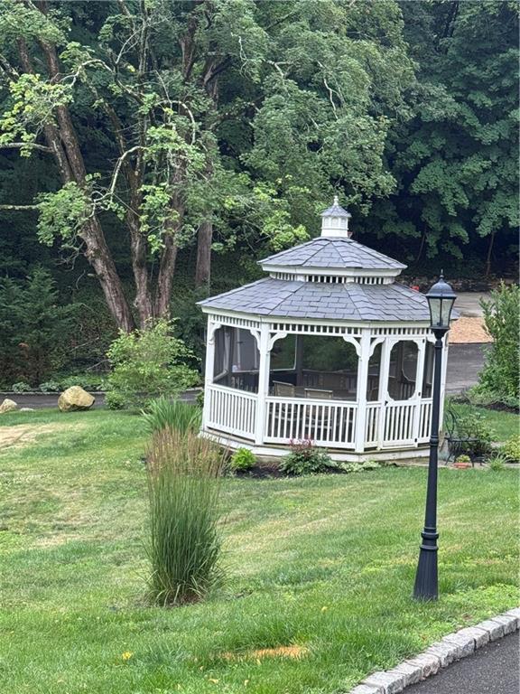 314 Mill Hill Road Nassau County, NY 11765 - Photo 4 of 23