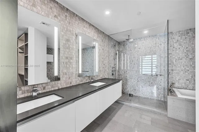 $1,595,000 | 88 Southwest 7th Street, Unit 806, Miami, FL 33130