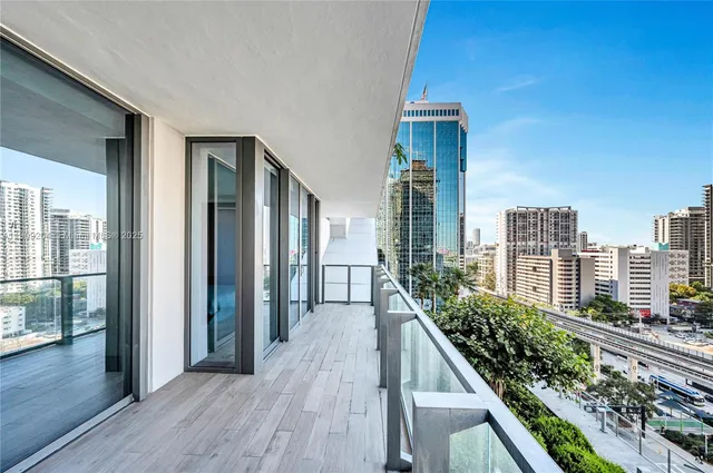 $1,595,000 | 88 Southwest 7th Street, Unit 806, Miami, FL 33130