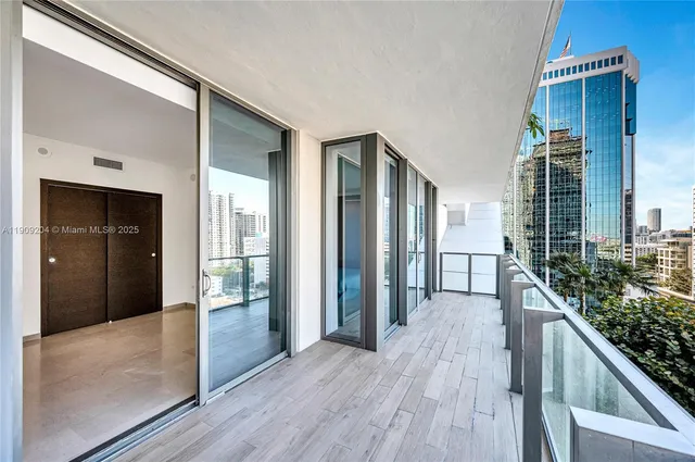 $1,595,000 | 88 Southwest 7th Street, Unit 806, Miami, FL 33130