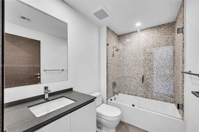 $1,595,000 | 88 Southwest 7th Street, Unit 806, Miami, FL 33130