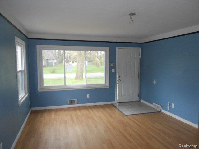 6570 Pardee Road Taylor, MI 48180 - Photo 12 of 15 261-863525-living rm1.jpg
