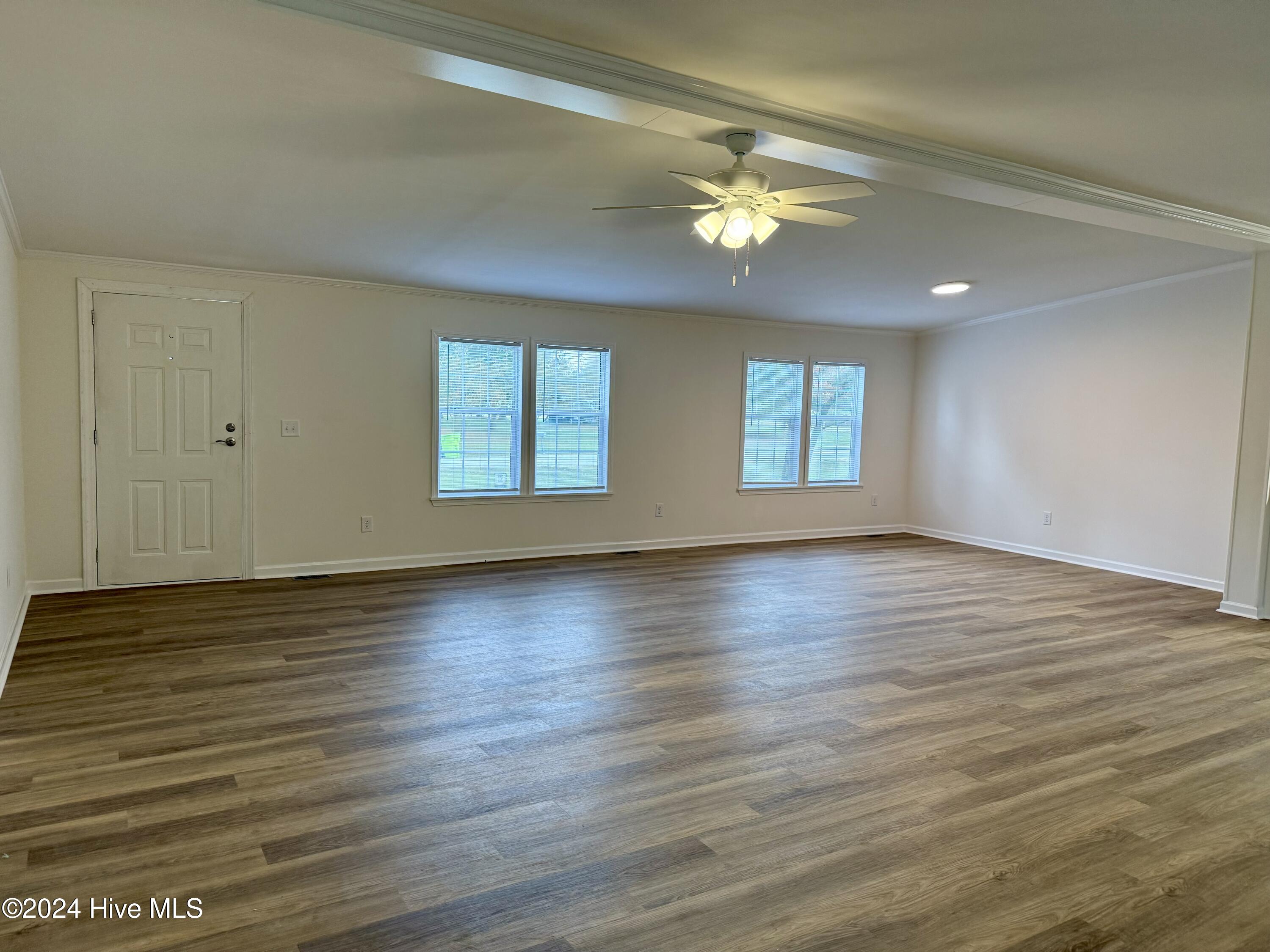 930 Willis Neck Road Vanceboro, NC 28586 - Photo 11 of 28 Living room